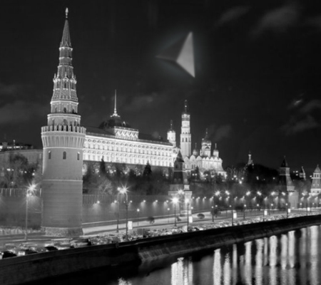 Пирамидальное НЛО над Кремлем в Москве